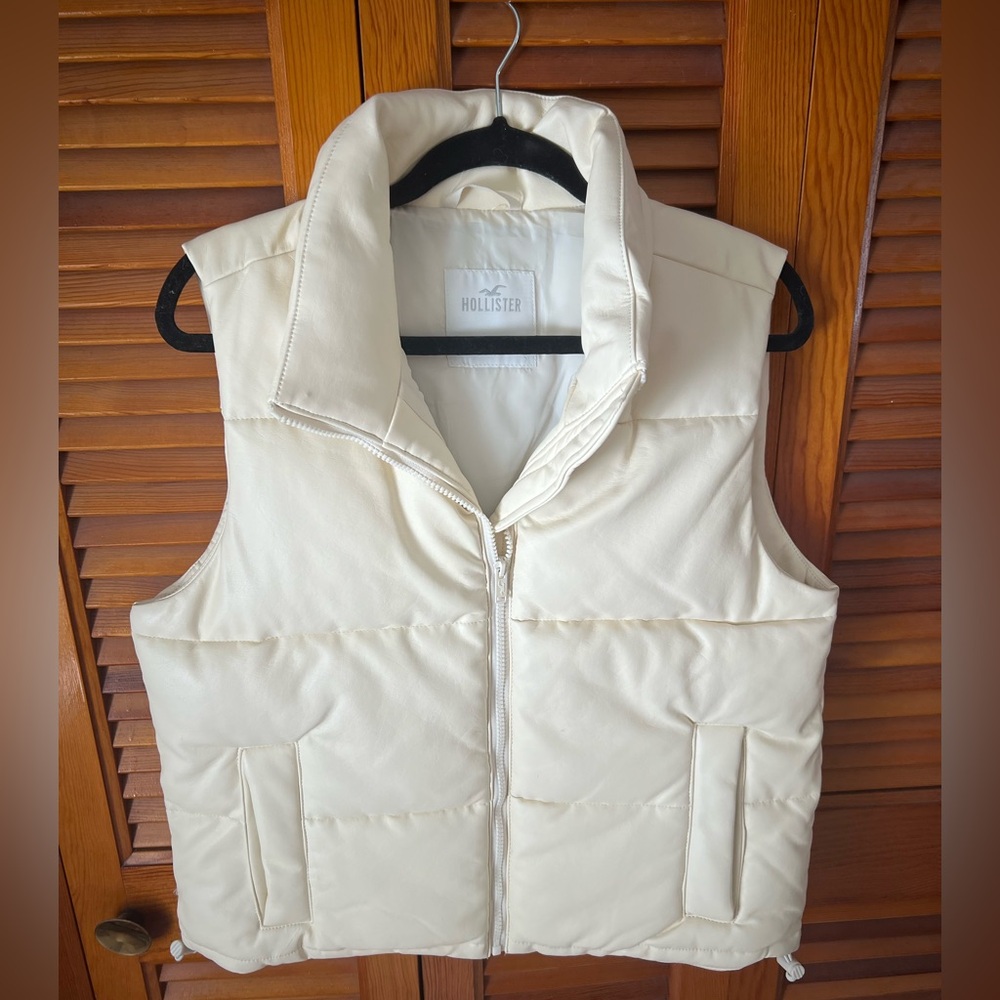 Hollister Cream Faux Leather Sleeveless Puffer Vest Sz Small